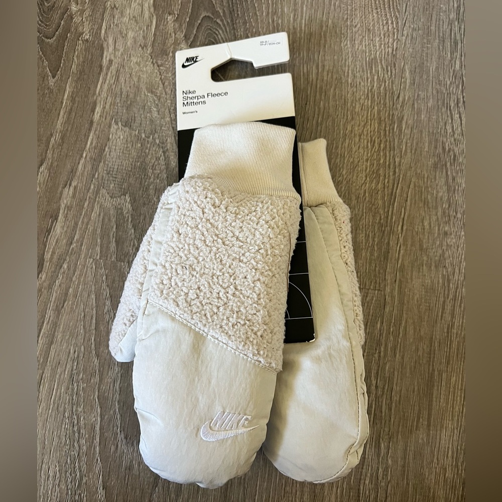 Nike Sherpa Mittens